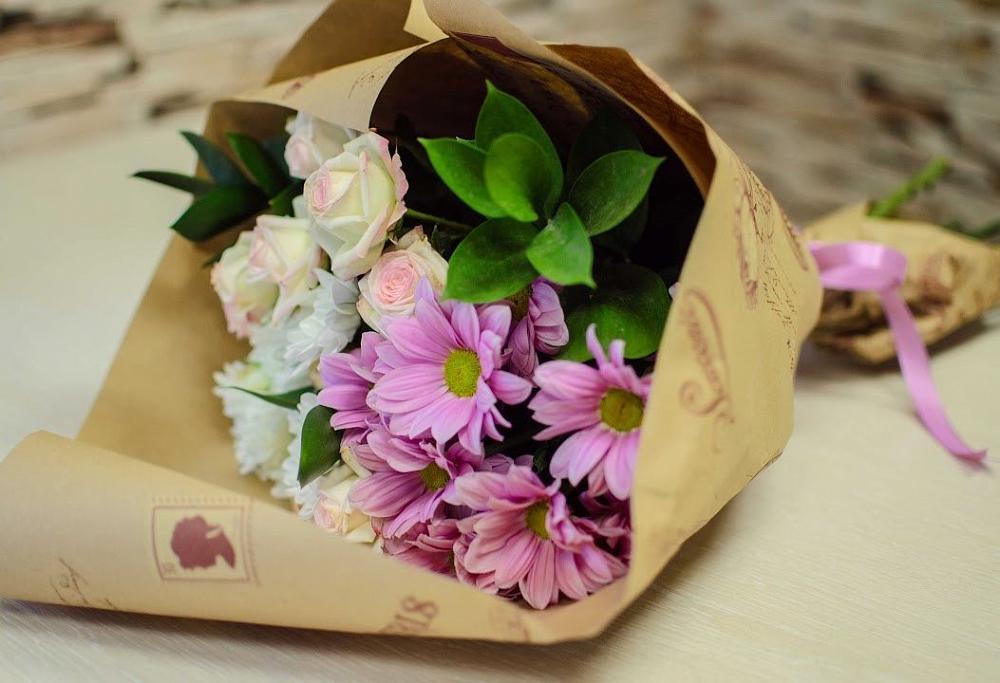 Букет цветов из: Розы и Хризантемы в Малых Базах