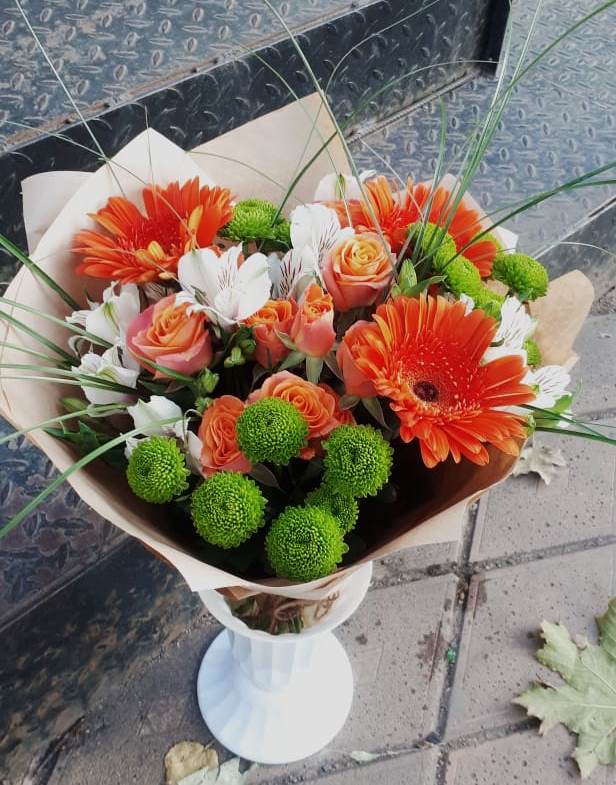 Букет цветов из: Герберы, Хризантемы, Альстромерии и Розы в Малых Базах