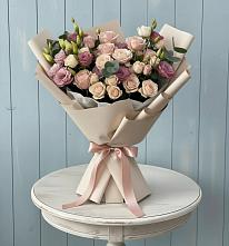 Букет цветов из:  Розы и Лизиантусы в Малых Базах