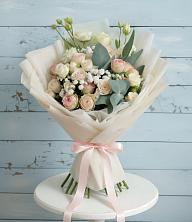 Букет цветов из:  Розы и Лизиантусы в Малых Базах
