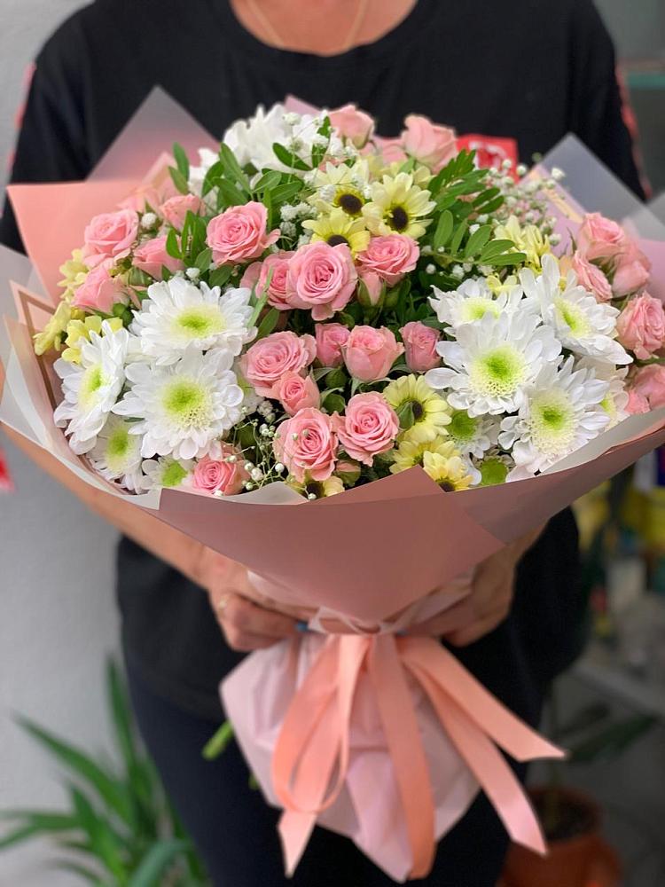 Букет цветов из: Розы и Хризантемы в Малых Базах