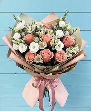 Букет цветов из:  Розы, Альстромерии и Лизиантусы в Малых Базах