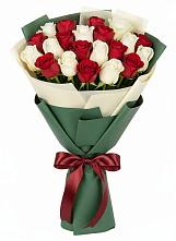 Букет Микс из красных и белых роз в Малых Базах