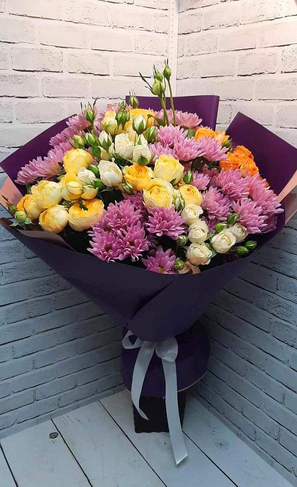 Букет цветов из: Хризантемы и Розы в Малых Базах