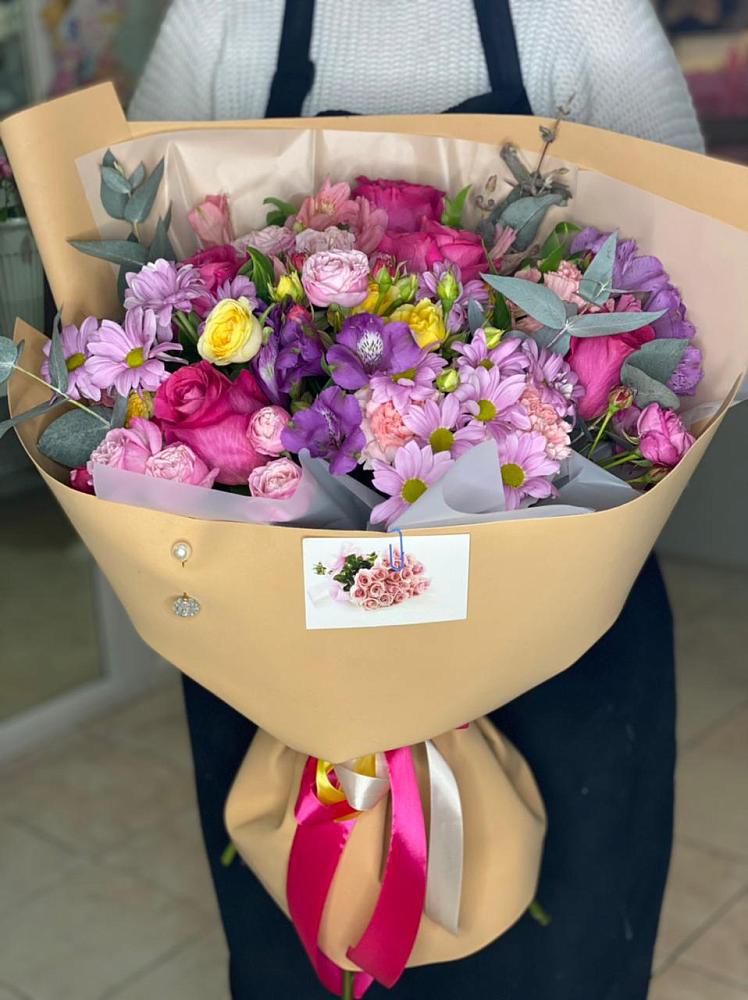 Букет цветов из: Хризантемы, Гвоздики и Альстромерии в Малых Базах