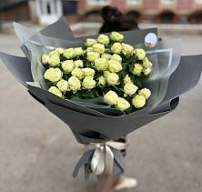 Букет Белые кустовые розы Солинеро в Малых Базах