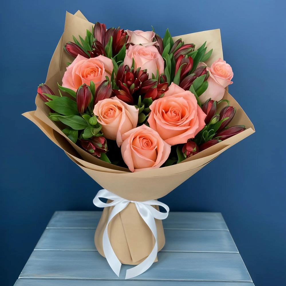 Букет цветов из: Розы и Альстромерии в Малых Базах