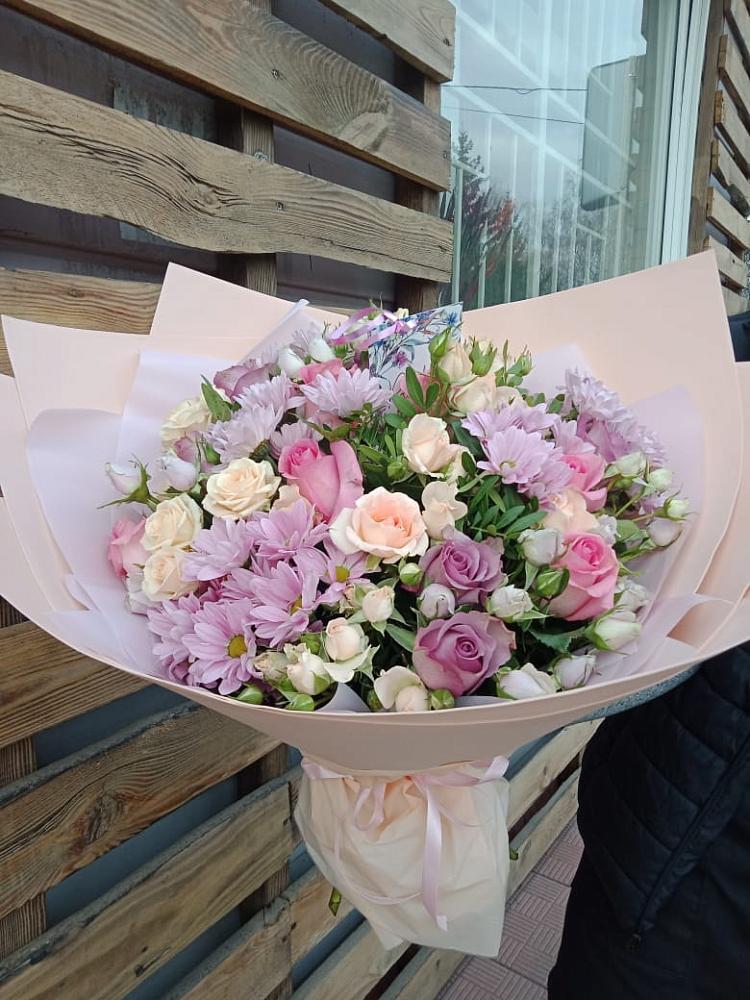 Букет цветов из: Розы и Хризантемы в Малых Базах