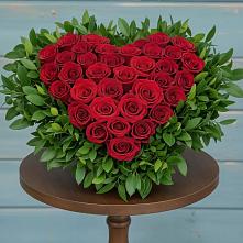 Цветочная композиция из Розы в виде сердца в Малых Базах