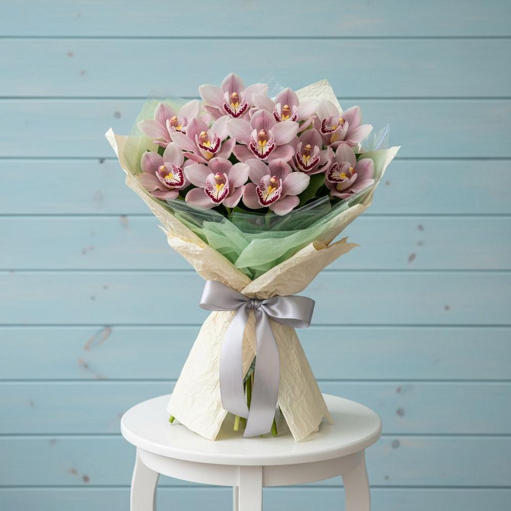 Букет цветов из: Орхидеи и Розы в Малых Базах