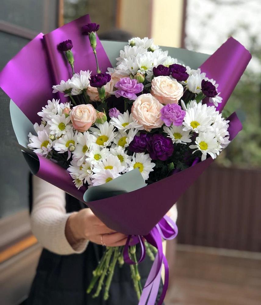 Букет цветов из: Хризантемы, Гвоздики и Розы в Малых Базах