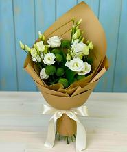 Букет цветов из:  Хризантемы и Лизиантусы в Малых Базах