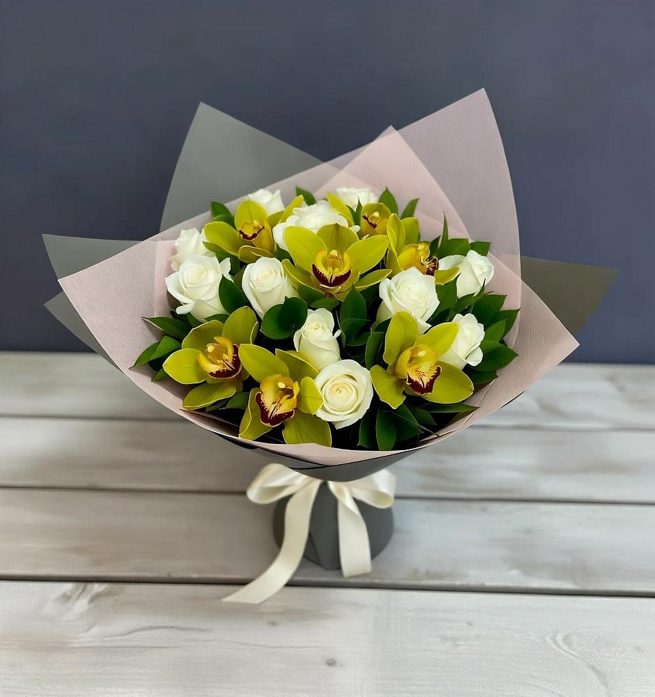 Букет цветов из: Орхидеи и Розы в Малых Базах