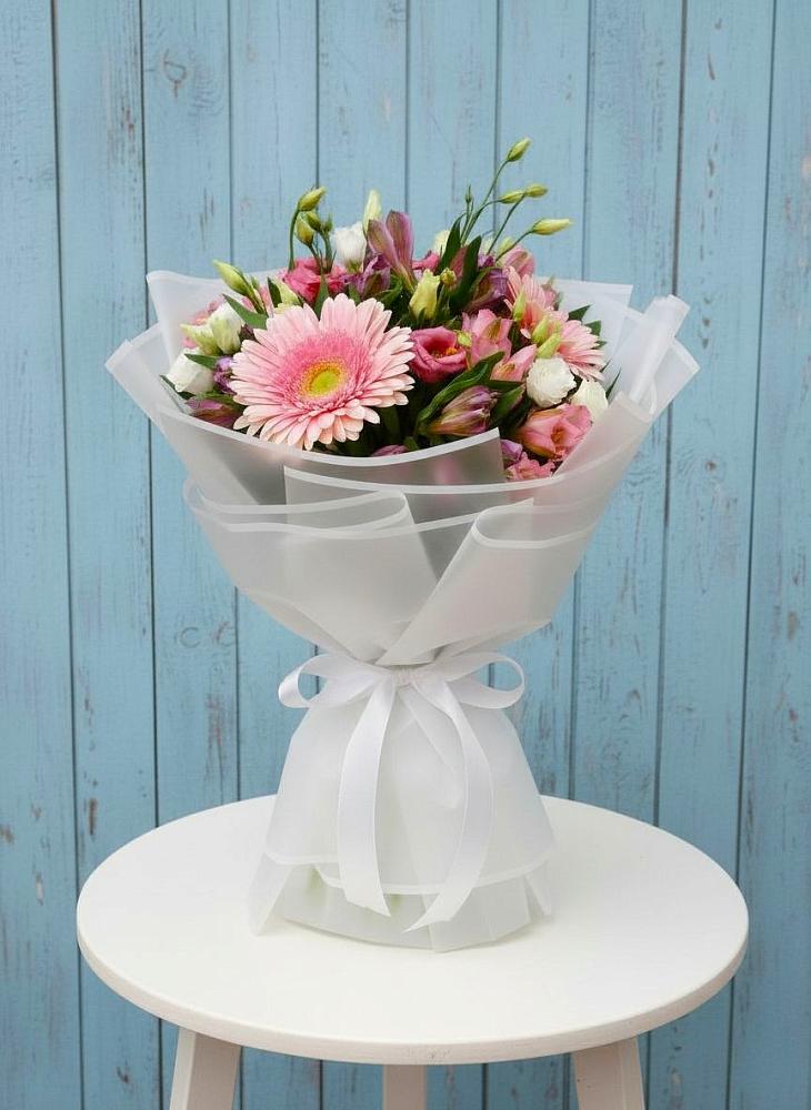 Букет цветов из: Герберы, Альстромерии и Лизиантусы в Малых Базах