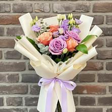 Букет цветов из:  Лизиантусы и Розы #REPLACE_PRED# Малых Базах