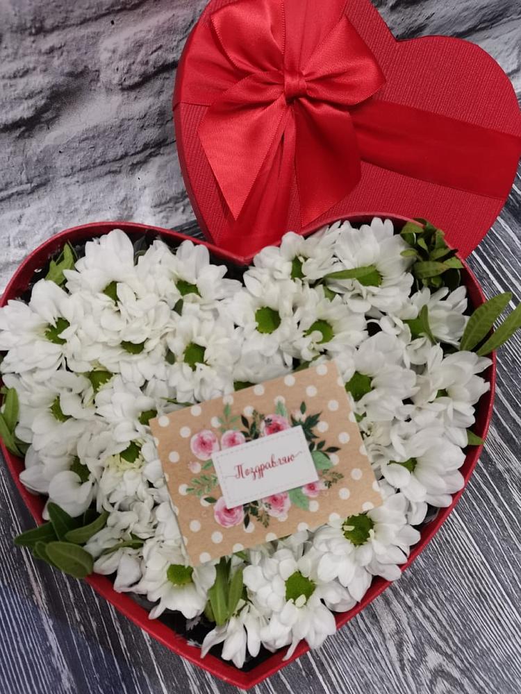 Цветочная композиция из Хризантемы в виде сердца в Малых Базах