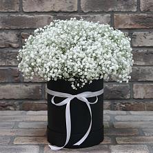 Цветочная композиция из Гипсофила в шляпной коробке в Малых Базах