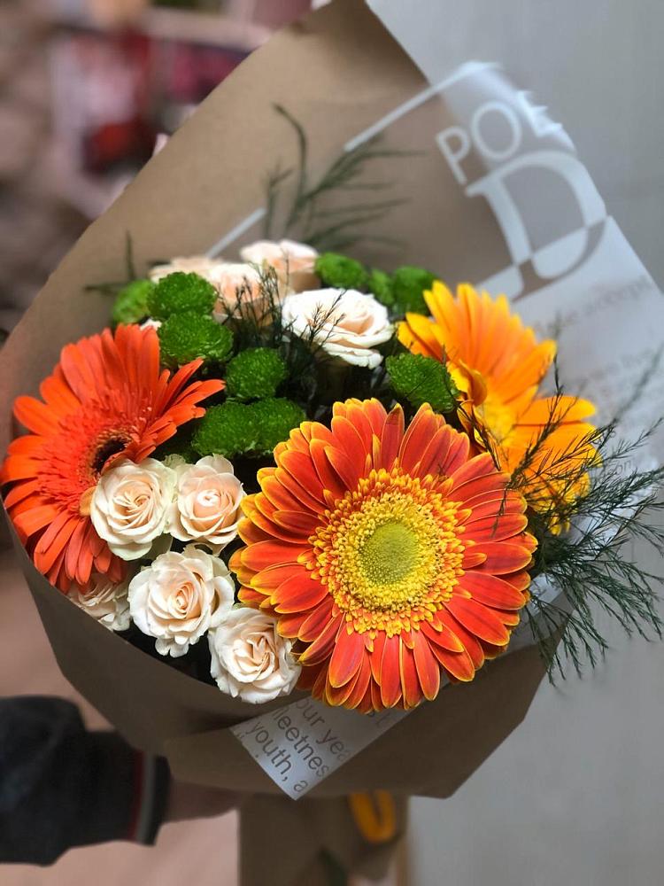 Букет цветов из: Герберы, Хризантемы и Розы в Малых Базах