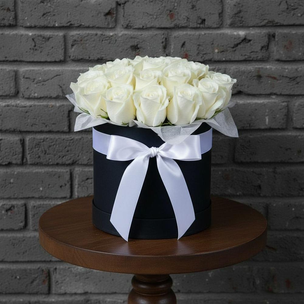 Цветочная композиция из Розы в шляпной коробке в Малых Базах