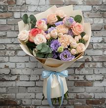 Букет цветов из:  Розы, Лизиантусы и Гвоздики в Малых Базах