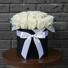 Цветочная композиция из Розы в шляпной коробке в Малых Базах